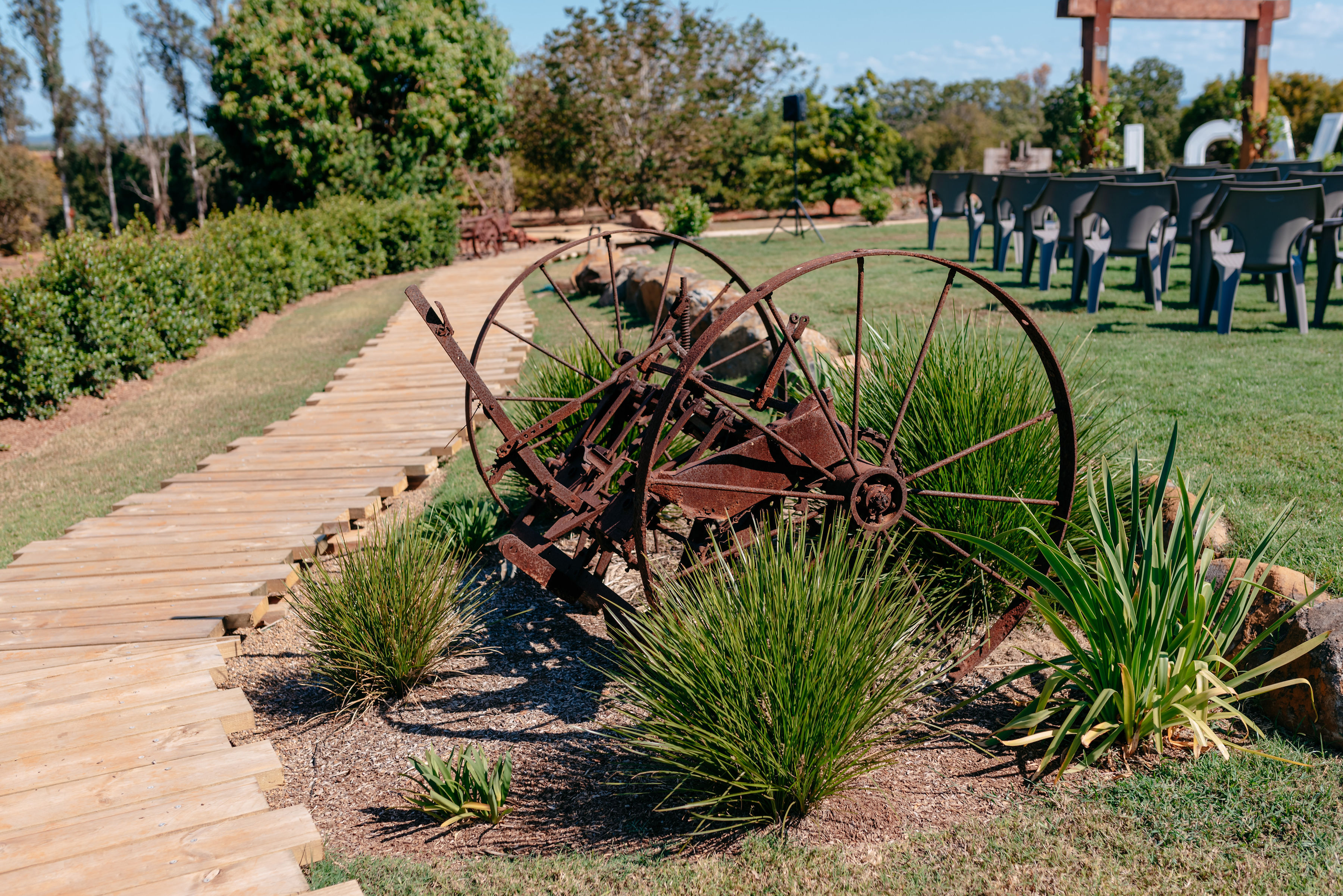 Rusty Gate Grove Bar & Winery